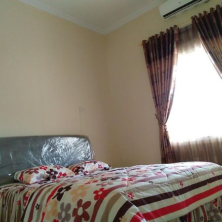 Jasmine Park Guest House Semarang Extérieur photo