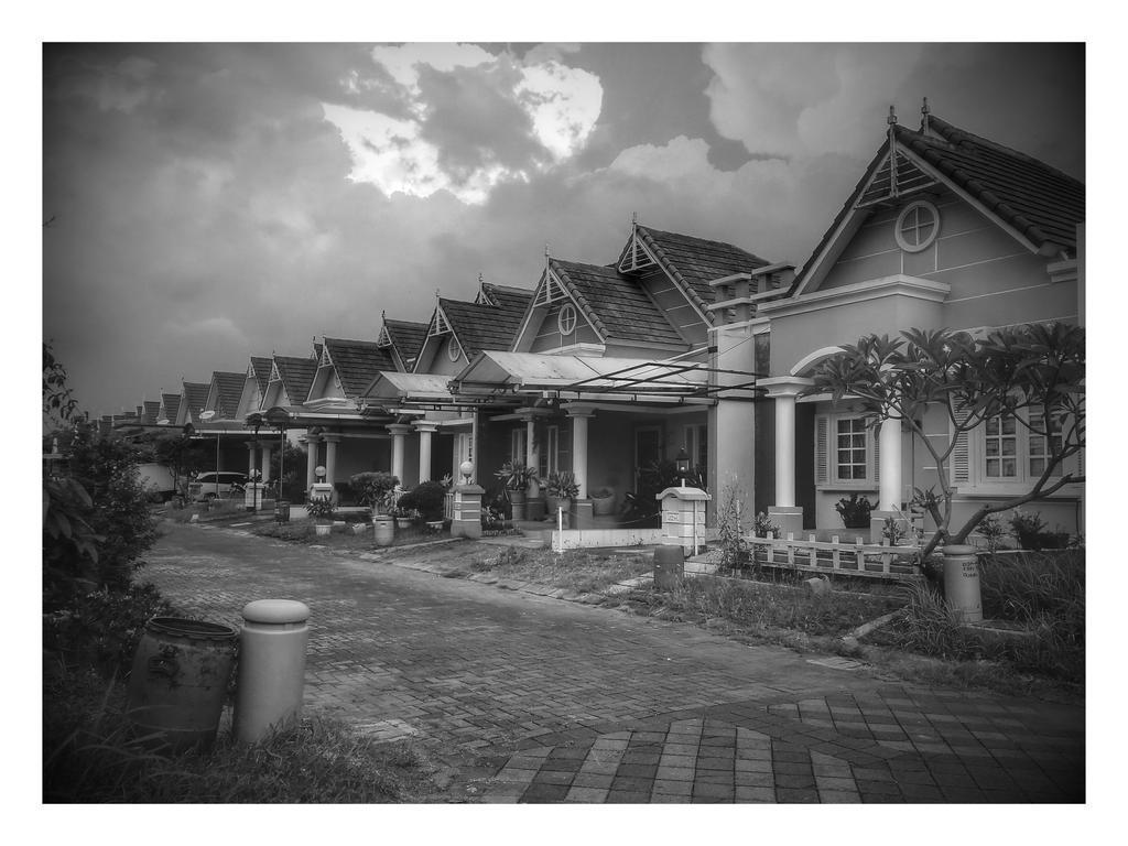 Jasmine Park Guest House Semarang Extérieur photo