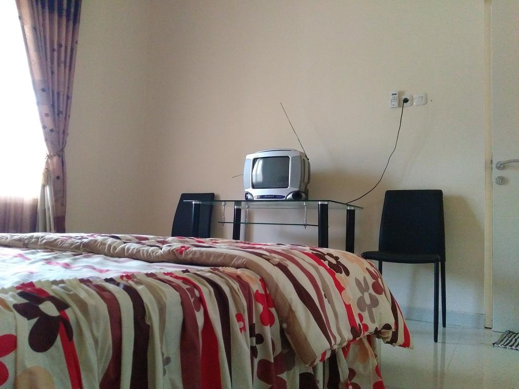 Jasmine Park Guest House Semarang Extérieur photo