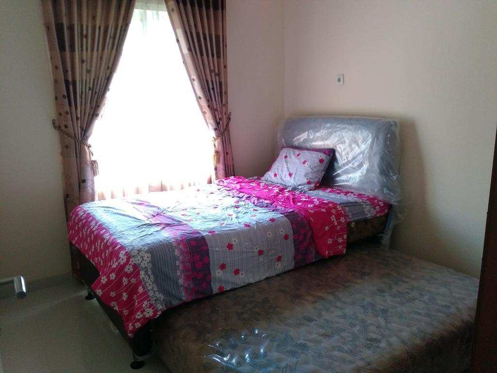 Jasmine Park Guest House Semarang Extérieur photo