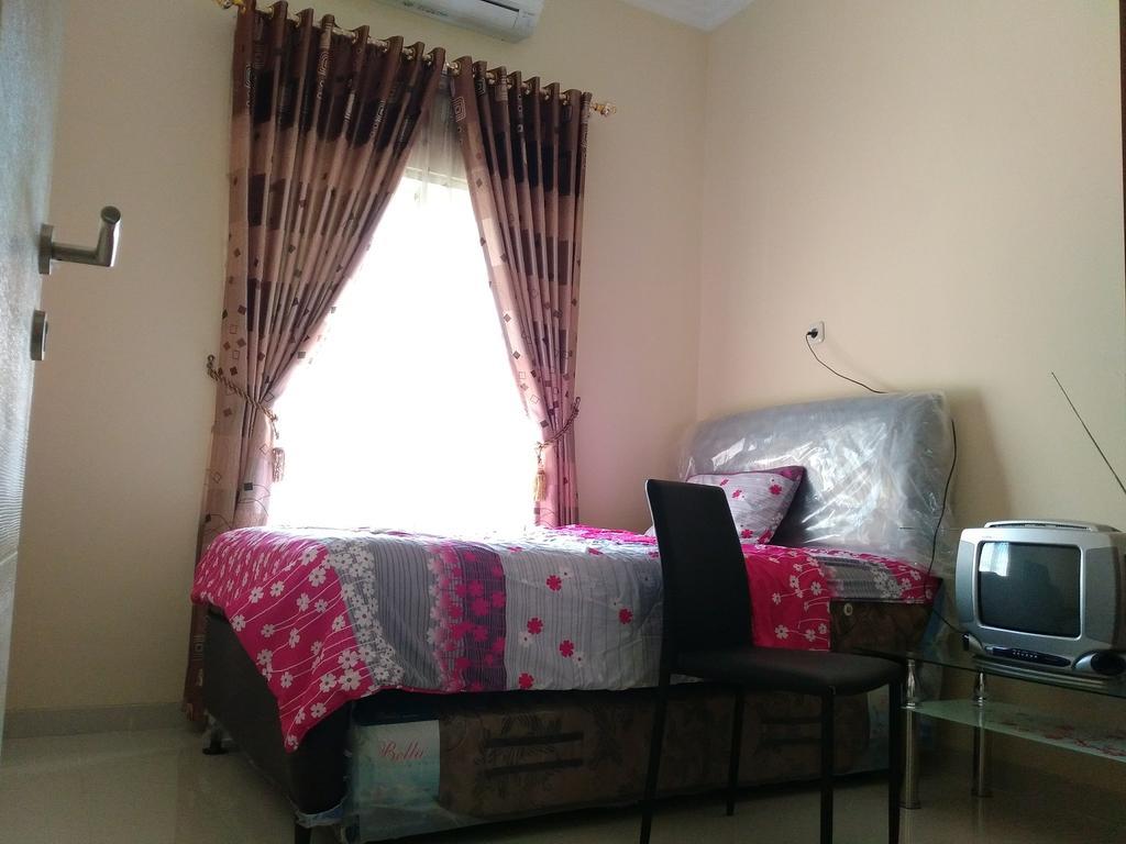Jasmine Park Guest House Semarang Extérieur photo