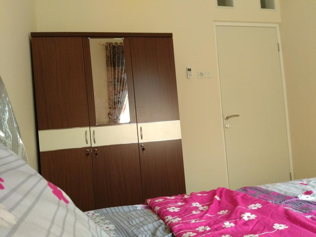 Jasmine Park Guest House Semarang Extérieur photo