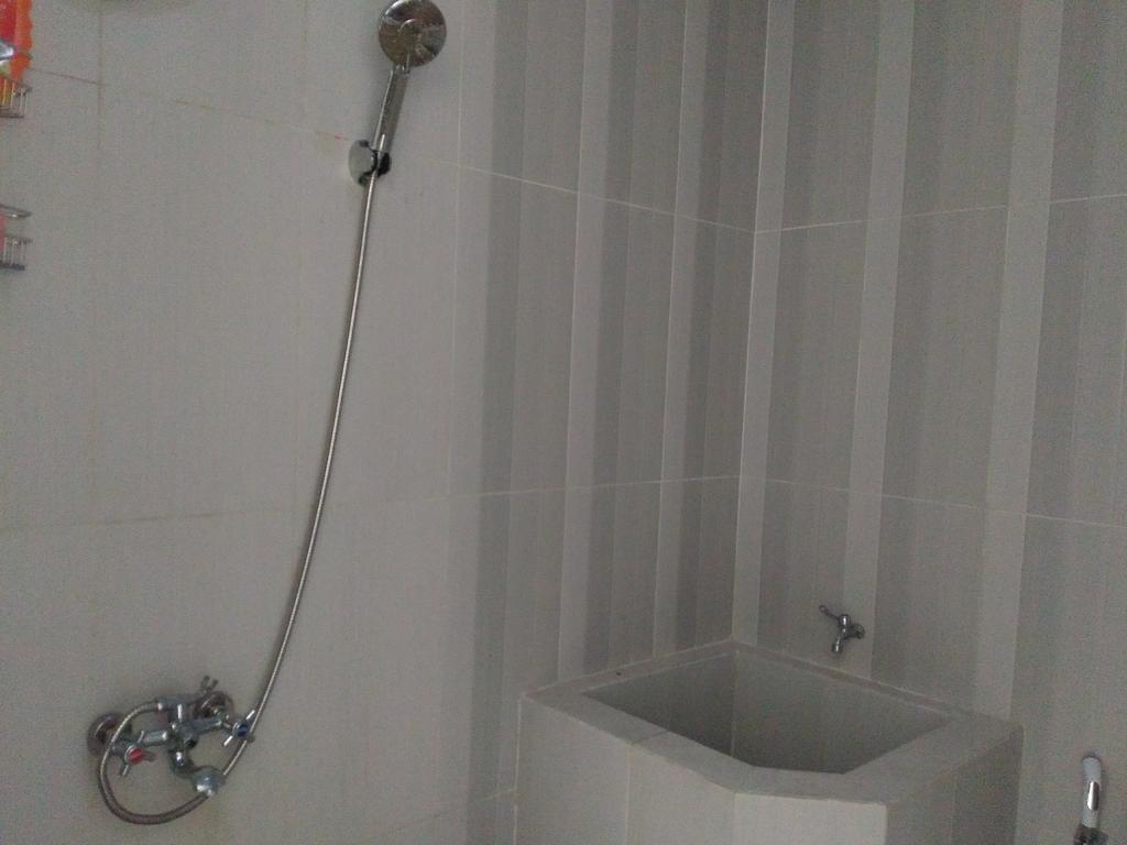 Jasmine Park Guest House Semarang Extérieur photo