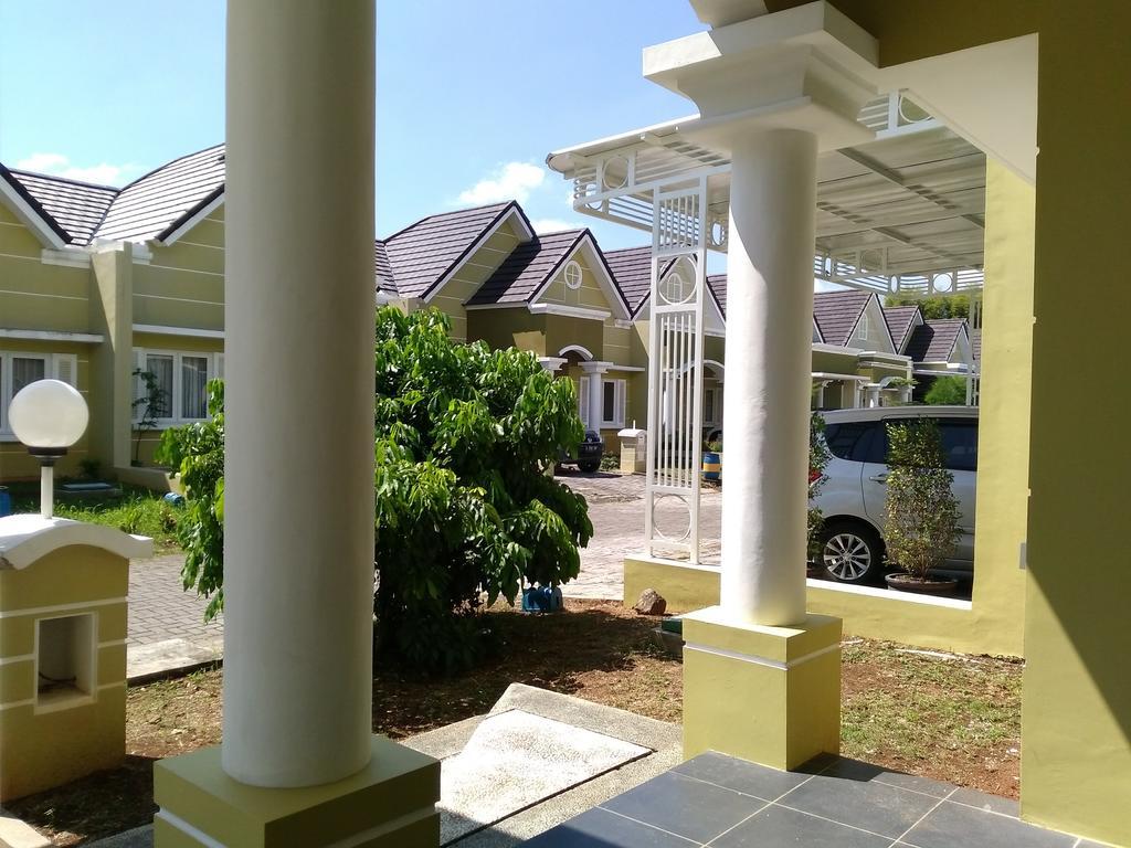Jasmine Park Guest House Semarang Extérieur photo