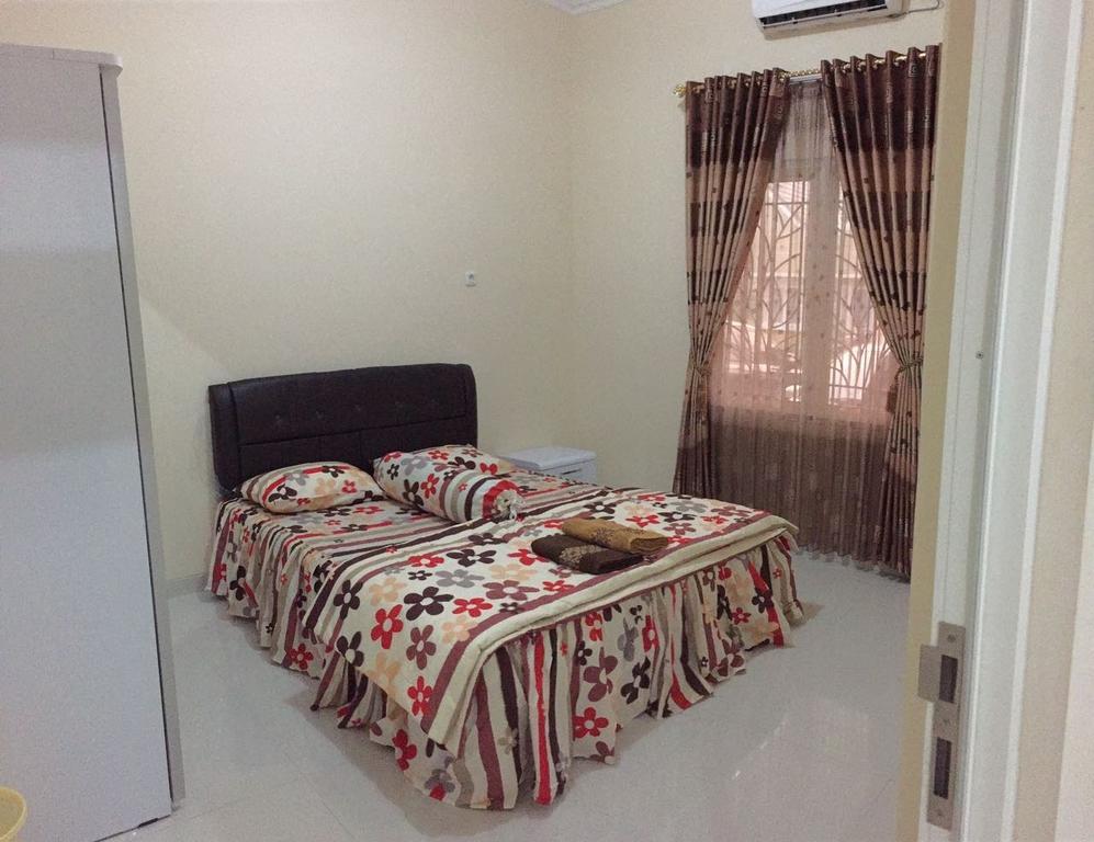 Jasmine Park Guest House Semarang Extérieur photo